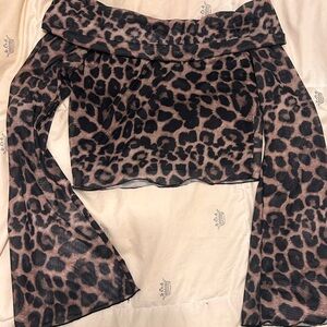 Leopard Print Off-Shoulder longsleeve 🐾